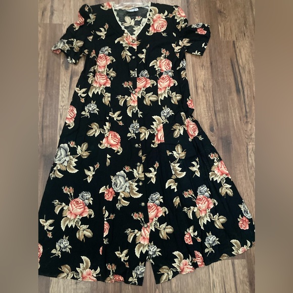 Dresses & Skirts - VINTAGE MORE JAZZ Maxi